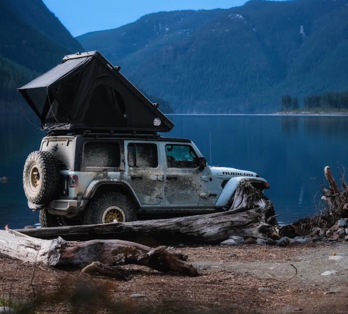 Journey Lite rooftop tent on a Jeep beside a mountain lake